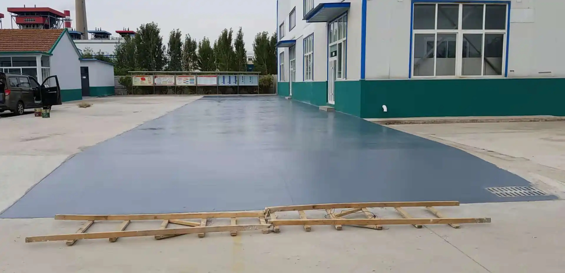 金山车间厂房地坪漆修补翻新